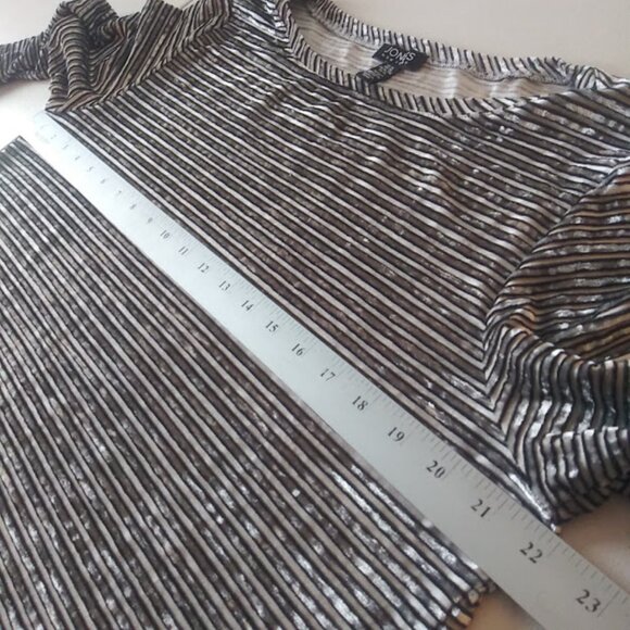 Jones New York women's size XL black and gray striped blouse - Picture 7 of 15